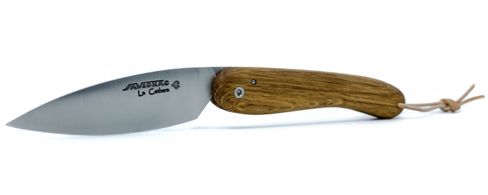 Le cathare folding knife with oak handle