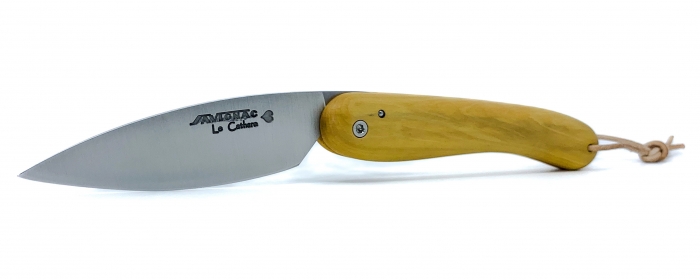 Le cathare folding knife with boxwood handle